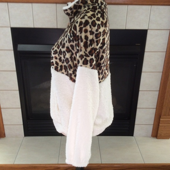 NWOT Soft Leopard Youth 1/2 Zip, Sz L(18-20) - Picture 3 of 8